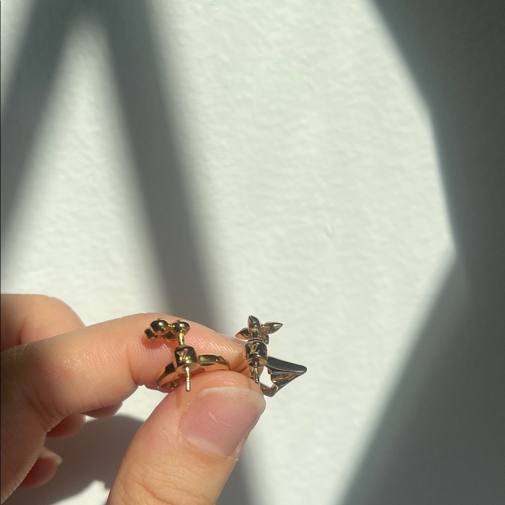 Louis Vuitton Gold Floral Quatrefoil Drop Earrings - Picture 2 of 2